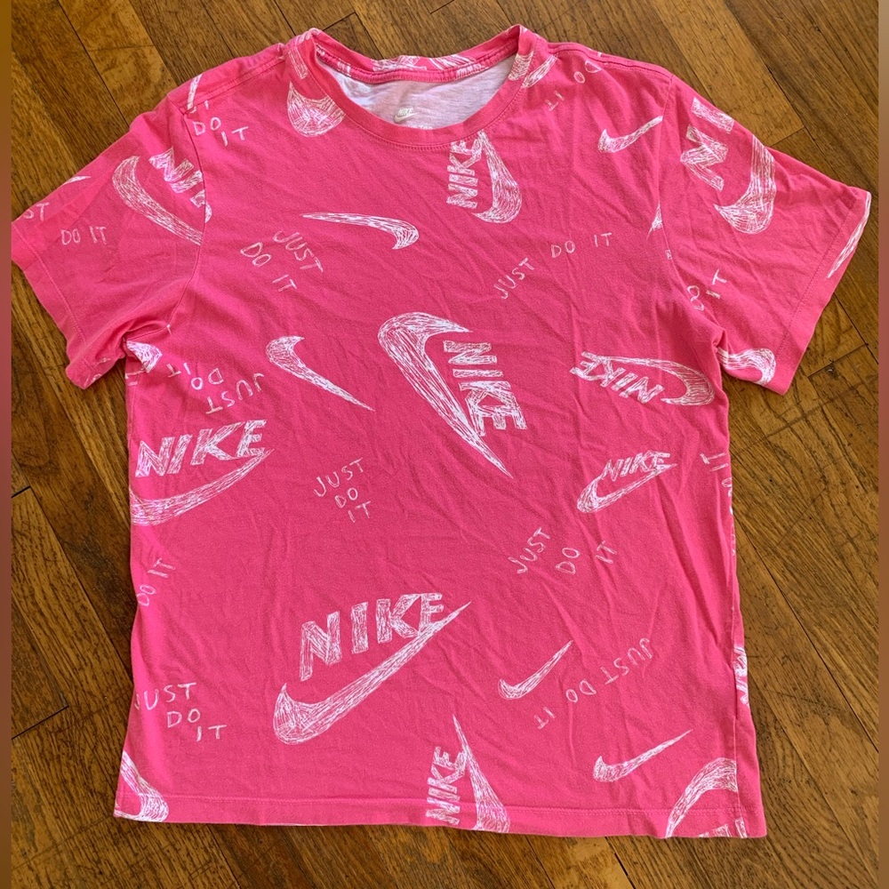 Bubblegum pink Nike Men’s or UNISEX t-shirt top
